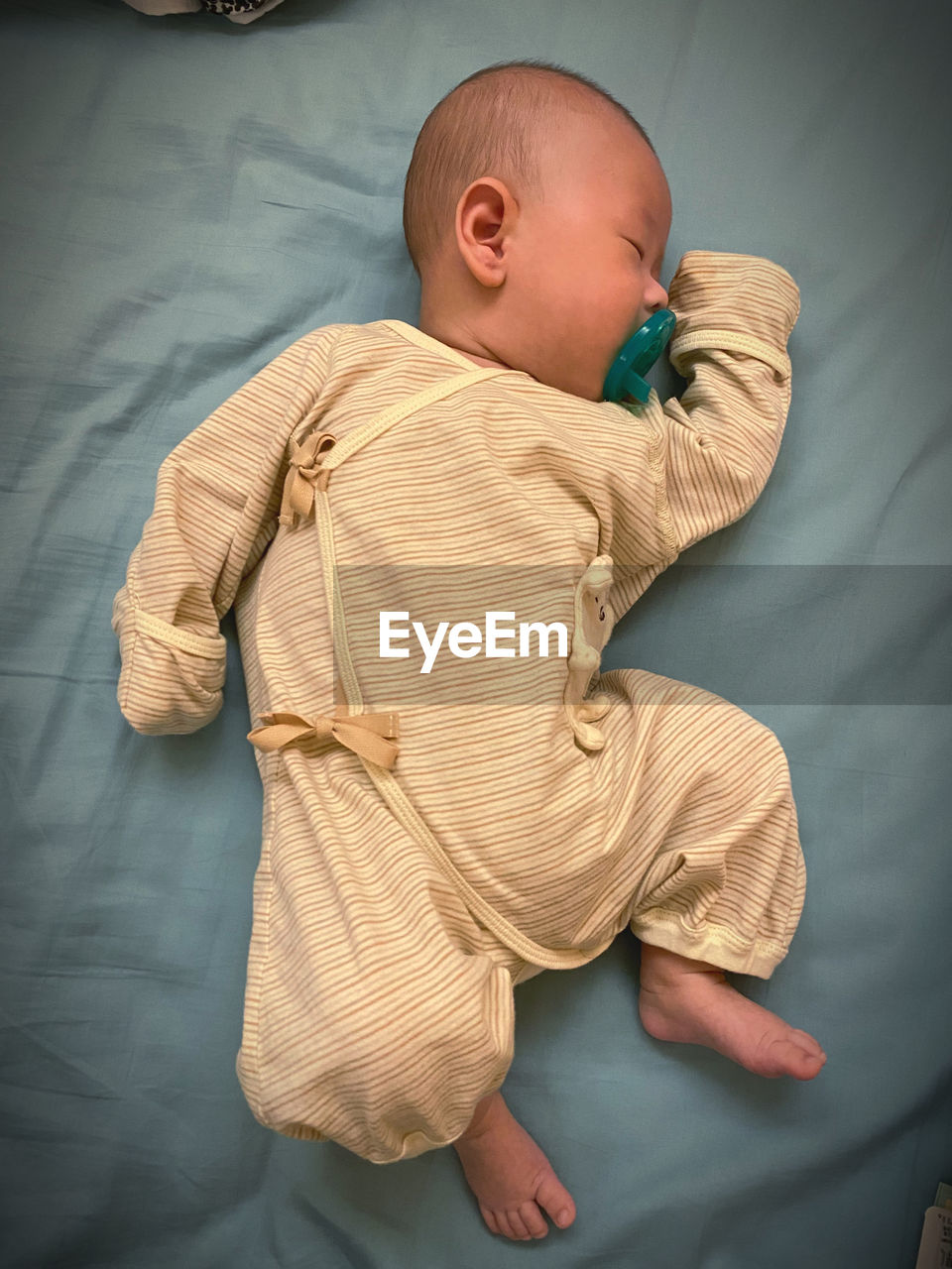 HIGH ANGLE VIEW OF BABY BOY ON BED