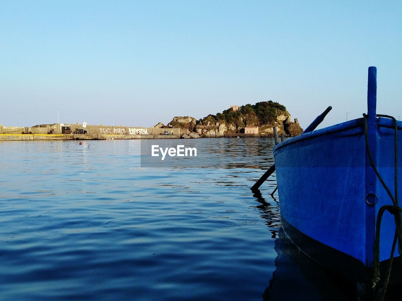 BOAT SAILING IN SEA