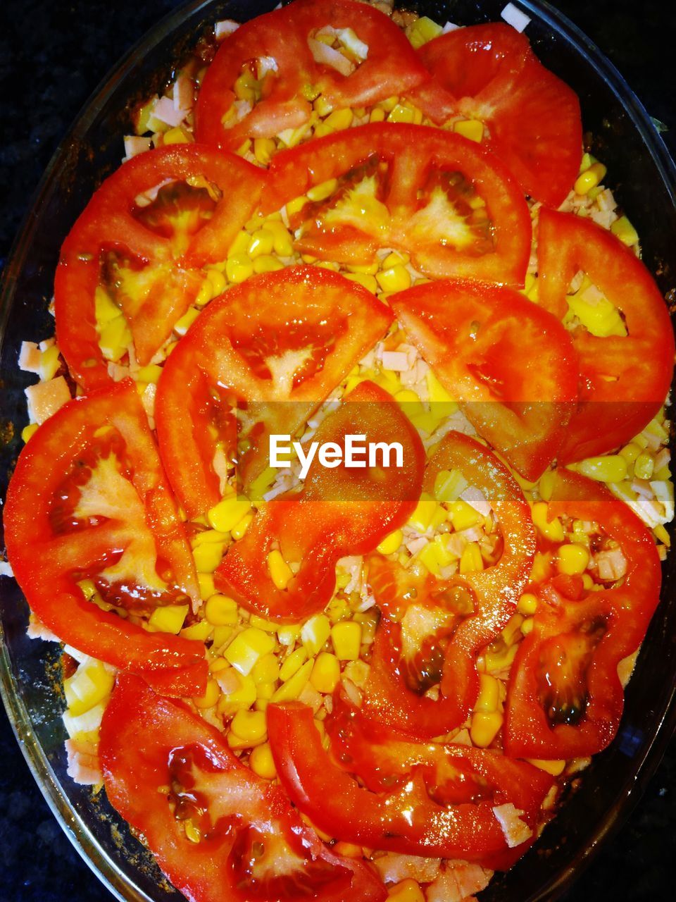 HIGH ANGLE VIEW OF FRESH RED TOMATOES IN PAN