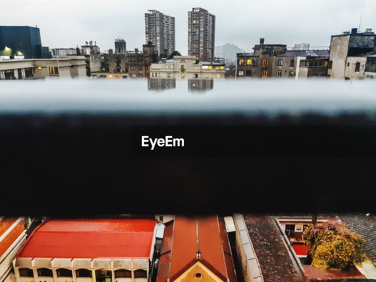 HIGH ANGLE VIEW OF BUILDINGS AGAINST SKY
