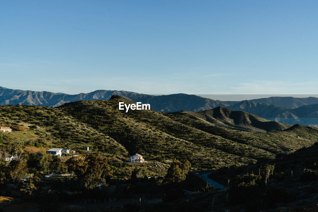 PANORAMIC VIEW OF MOUNTAINS AGAINST SKY