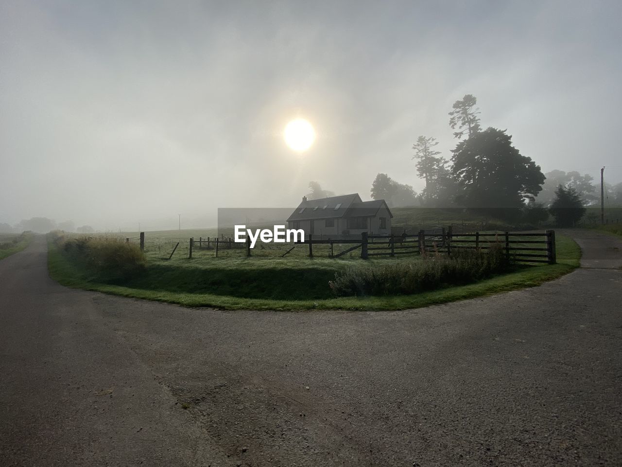 SCENIC VIEW OF ROAD AGAINST SKY