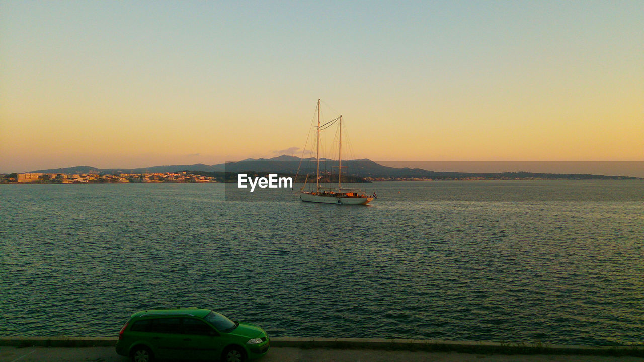 SAILBOATS SAILING ON SEA AGAINST CLEAR SKY