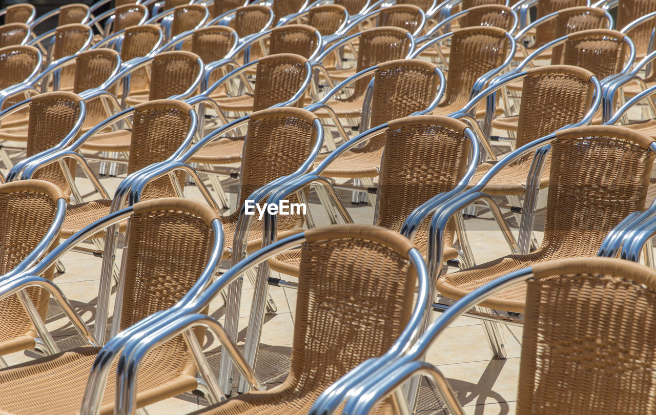 HIGH ANGLE VIEW OF EMPTY CHAIRS