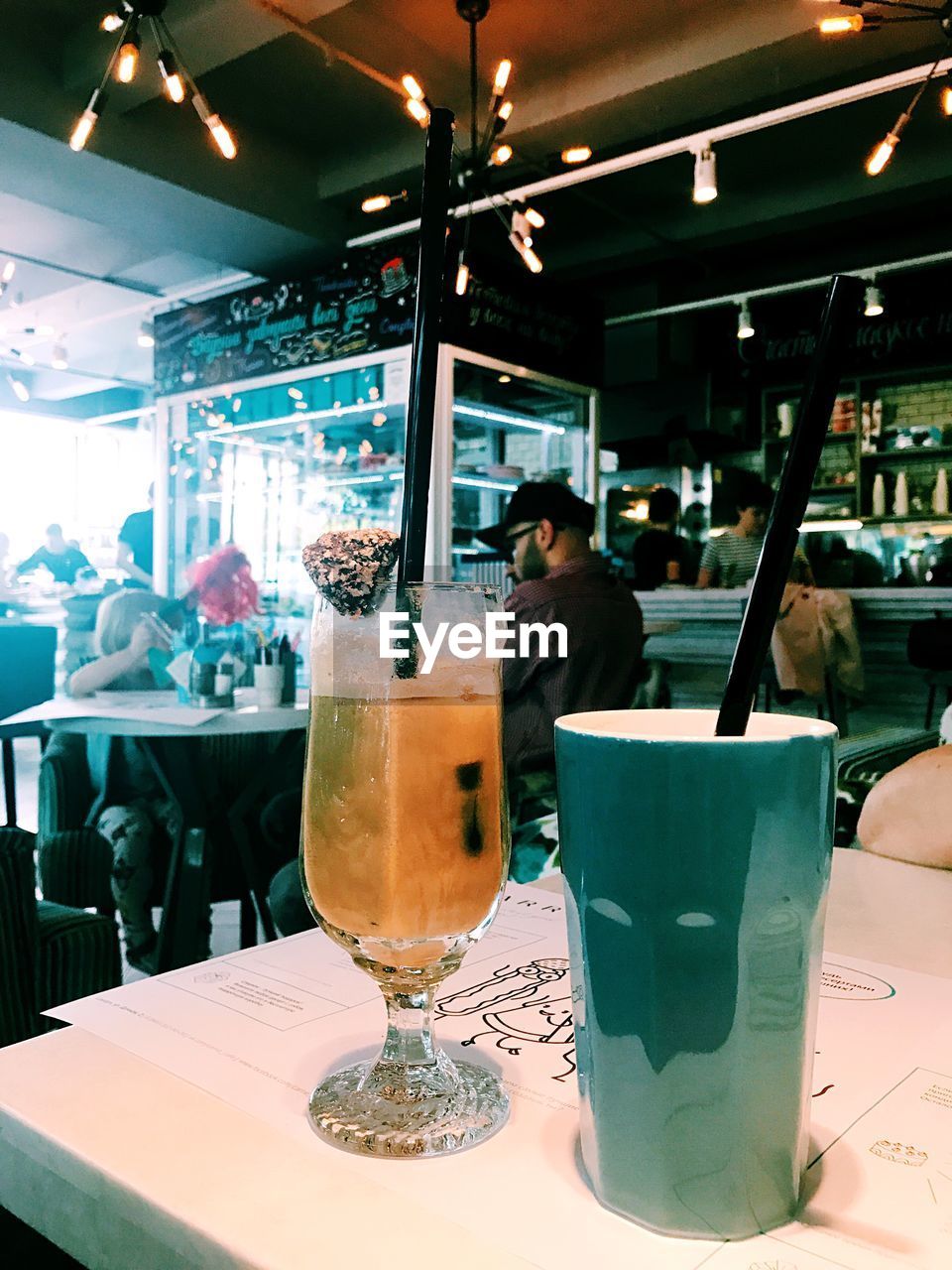 PEOPLE IN RESTAURANT