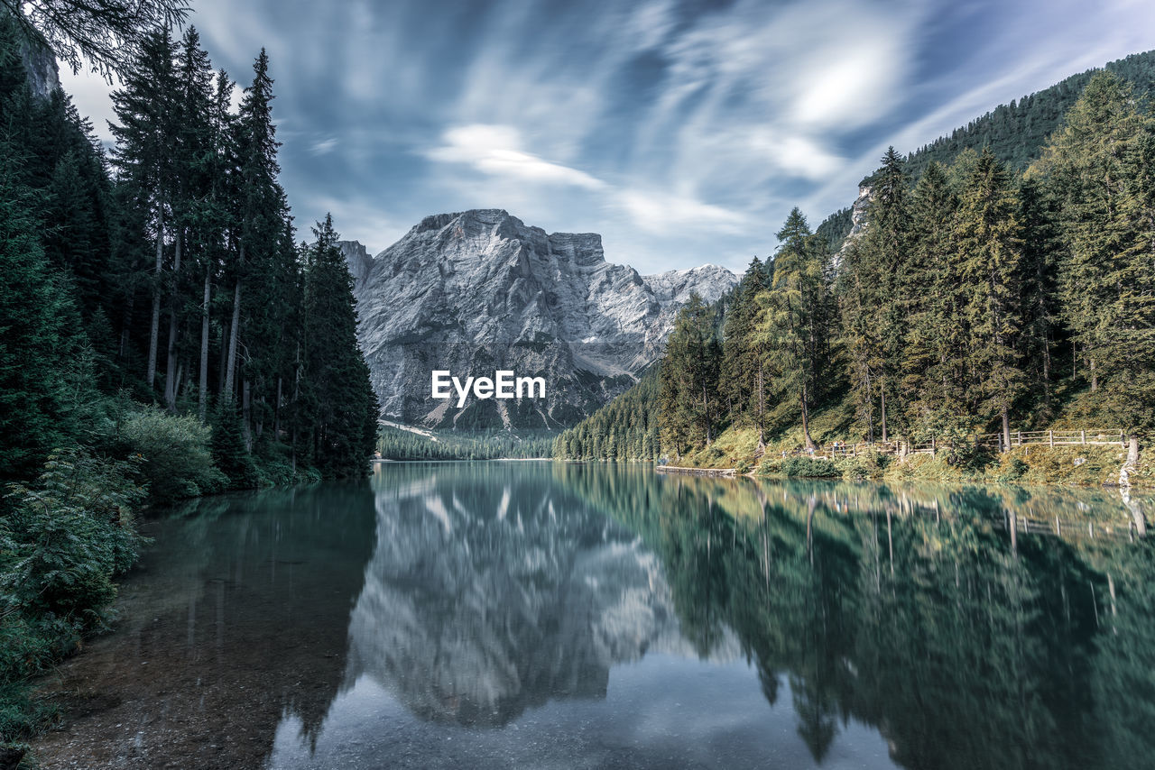 PANORAMIC SHOT OF LAKE AGAINST SKY