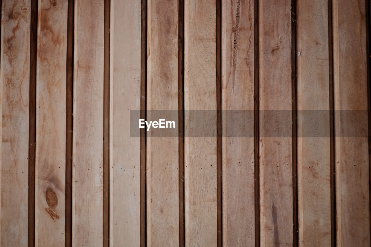 FULL FRAME OF WOODEN PLANKS