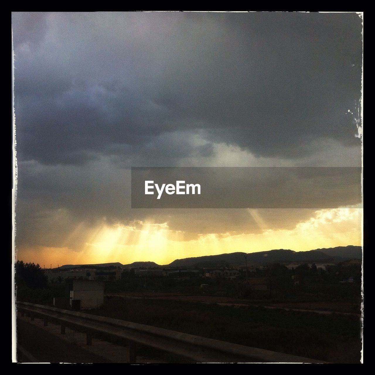 SCENIC VIEW OF LANDSCAPE AGAINST SKY AT SUNSET