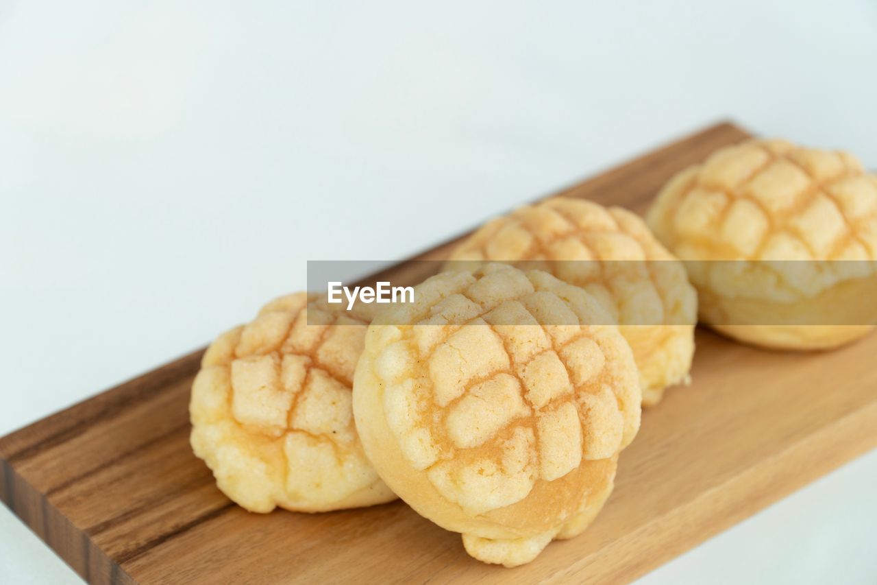 Close-up of bread on cutting board