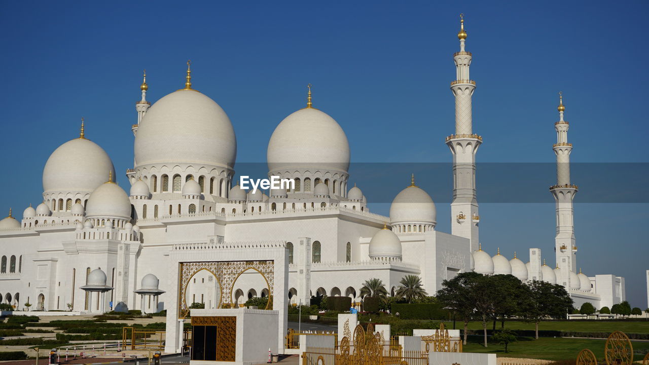 VIEW OF BUILDINGS IN CITY