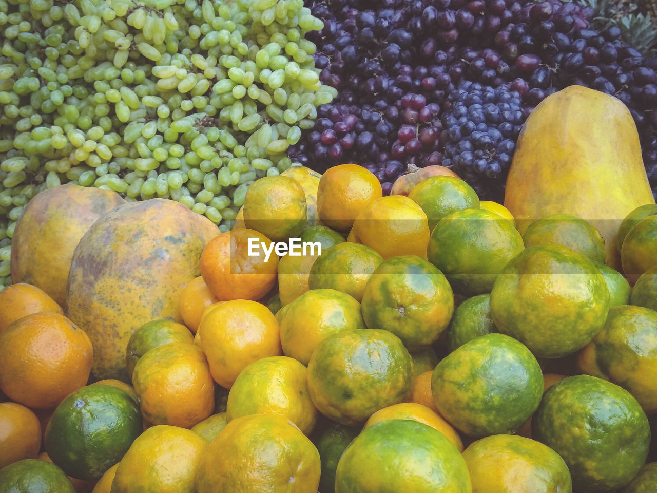 HIGH ANGLE VIEW OF FRUITS IN MARKET