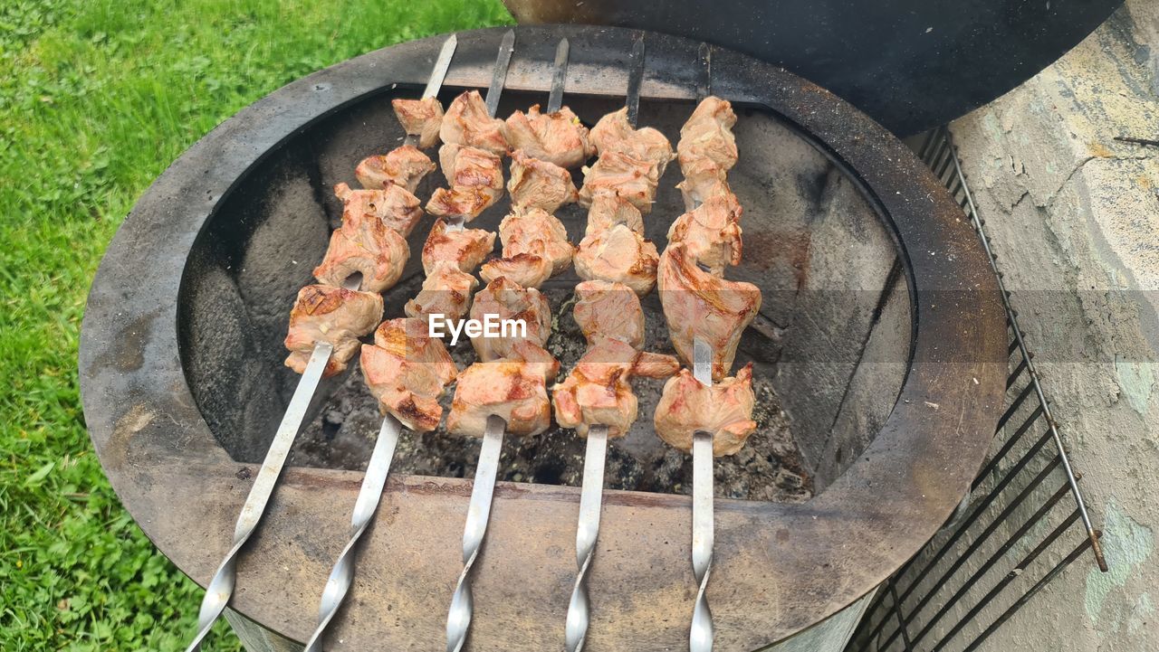 HIGH ANGLE VIEW OF MEAT ON BARBECUE