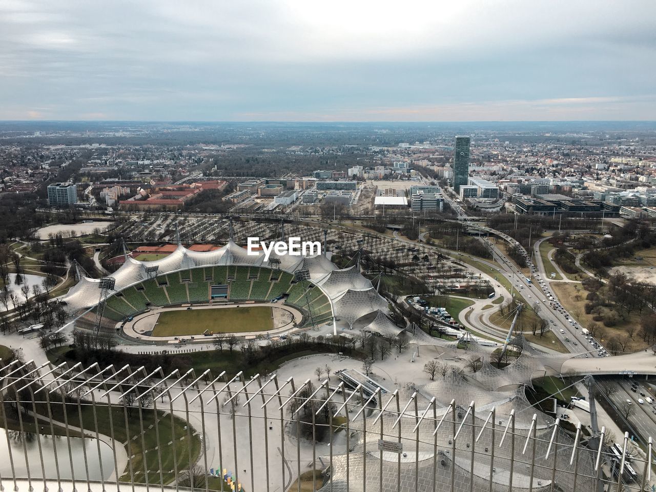 HIGH ANGLE VIEW OF BRIDGE AND BUILDINGS IN CITY