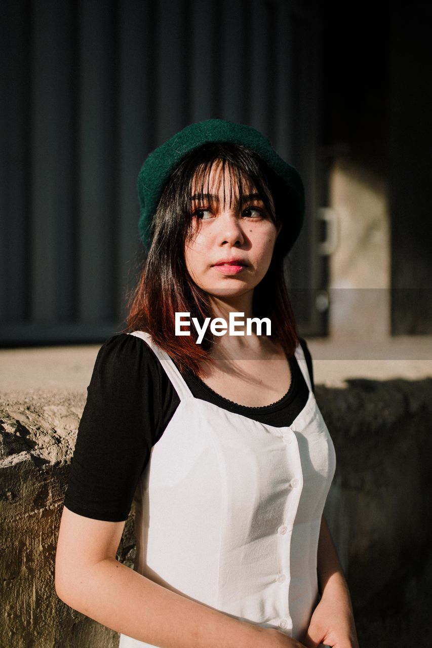 PORTRAIT OF BEAUTIFUL YOUNG WOMAN WEARING HAT