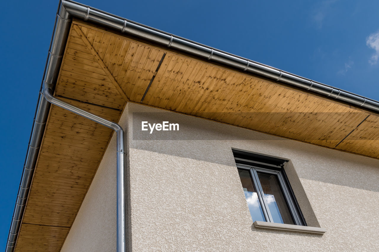 architecture, built structure, building exterior, facade, low angle view, sky, window, building, roof, no people, blue, house, nature, wood, wall, day, daylighting, outdoors, city, wall - building feature, residential district