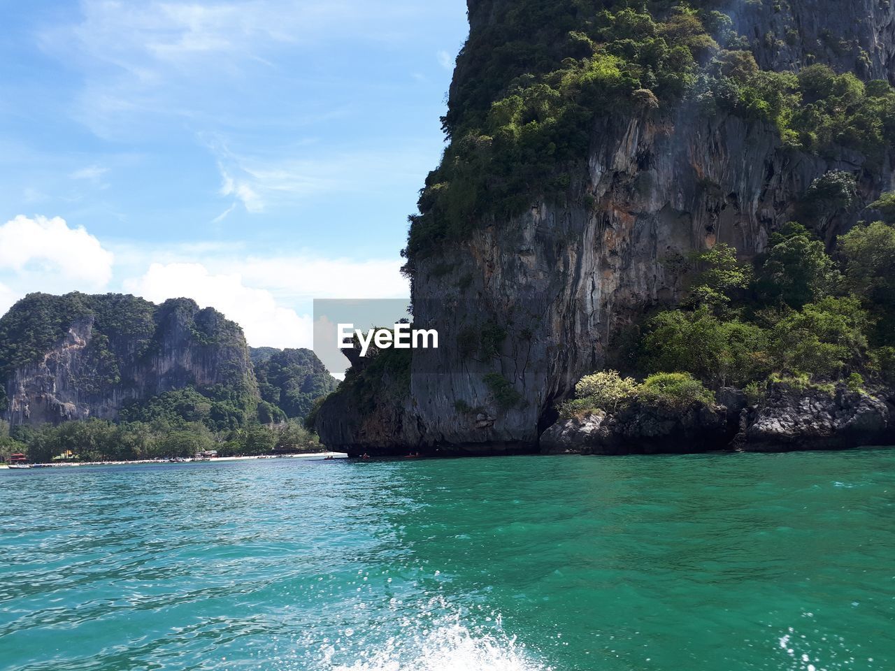 ROCK FORMATIONS IN SEA