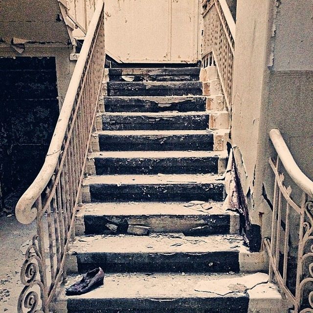 VIEW OF STAIRS