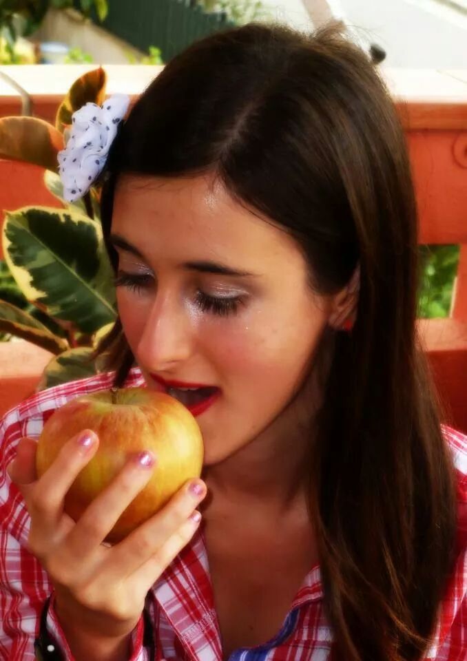 Close-up of young woman eating apple