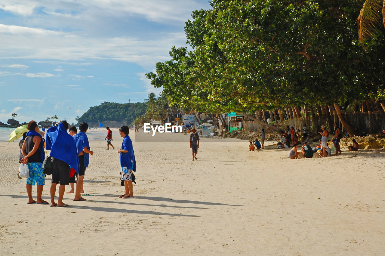 PEOPLE ON BEACH