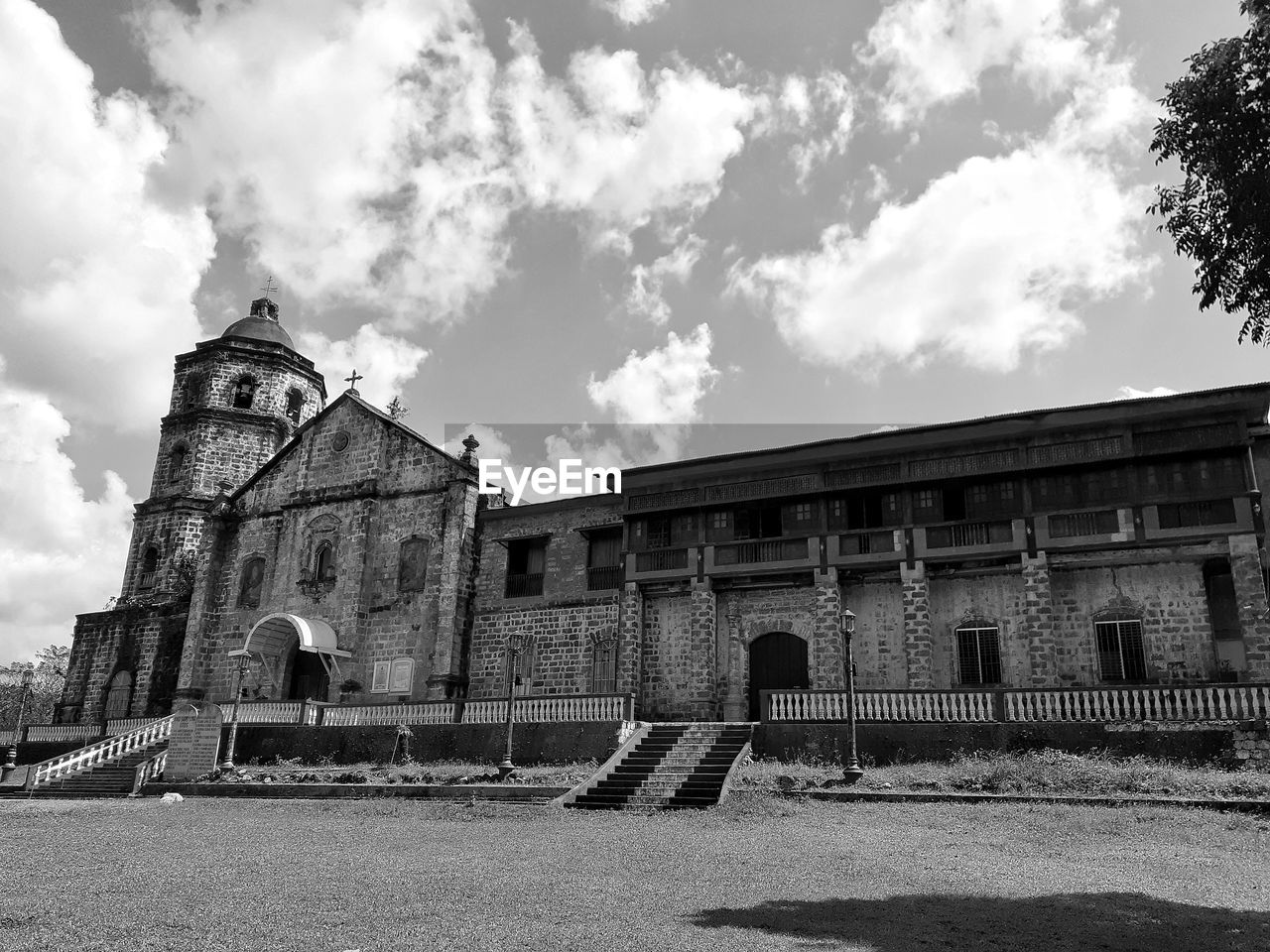 architecture, built structure, sky, building exterior, cloud, history, the past, nature, building, black and white, monochrome, religion, place of worship, monochrome photography, travel destinations, no people, belief, day, city, spirituality, outdoors, house, urban area, travel, old