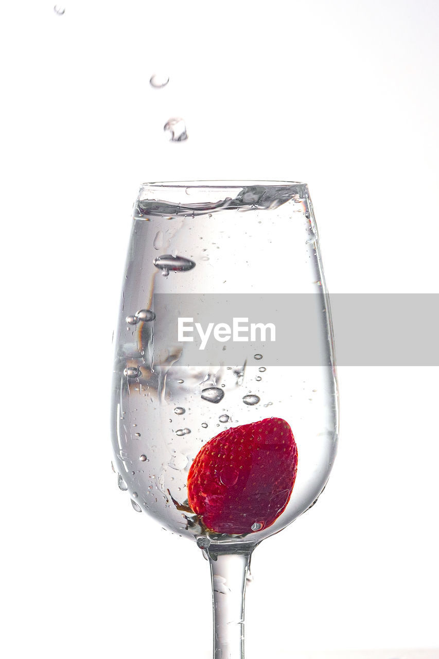 CLOSE-UP OF RED WINE AGAINST GLASS