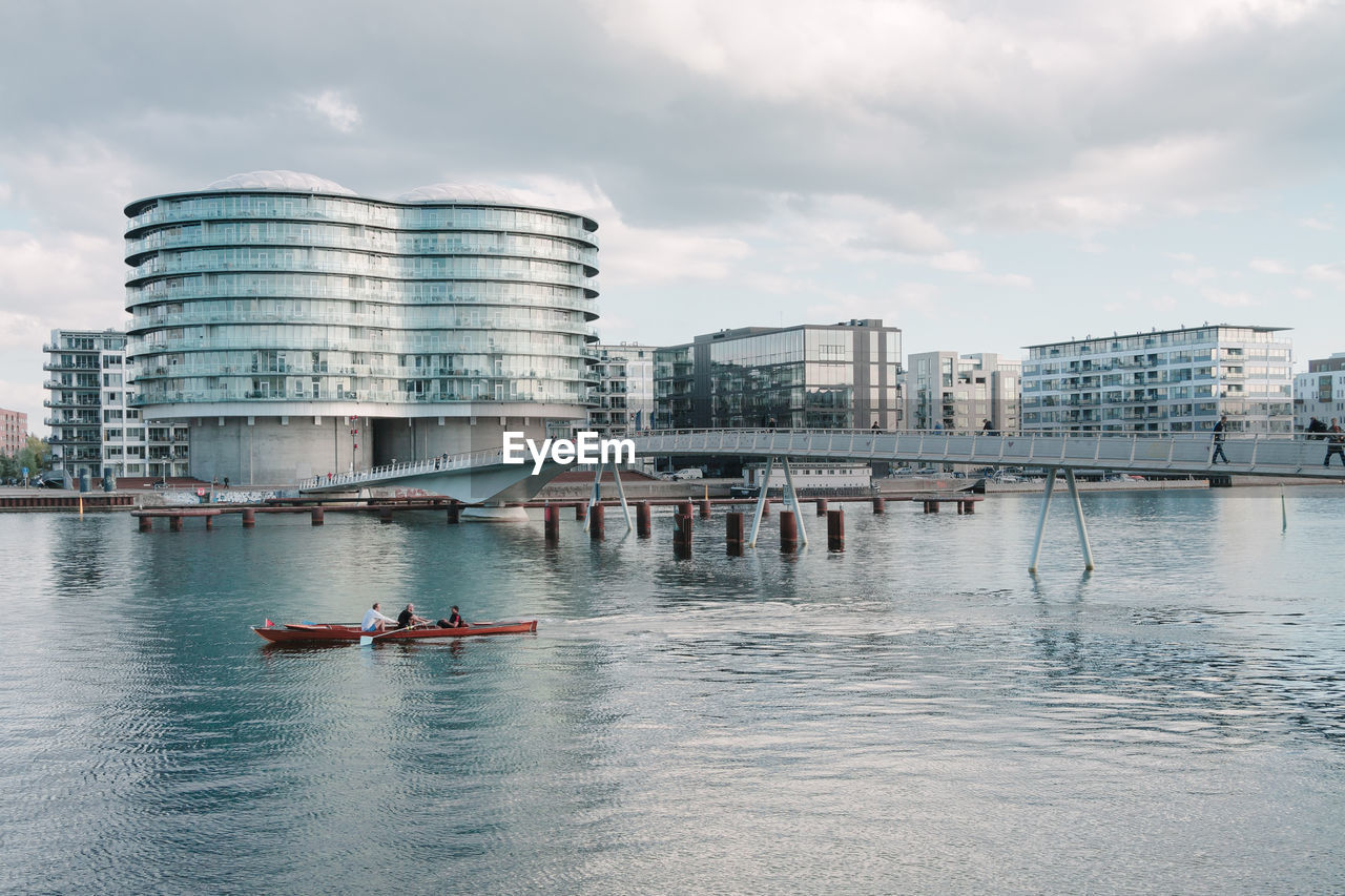 SCENIC VIEW OF CITY BY WATER