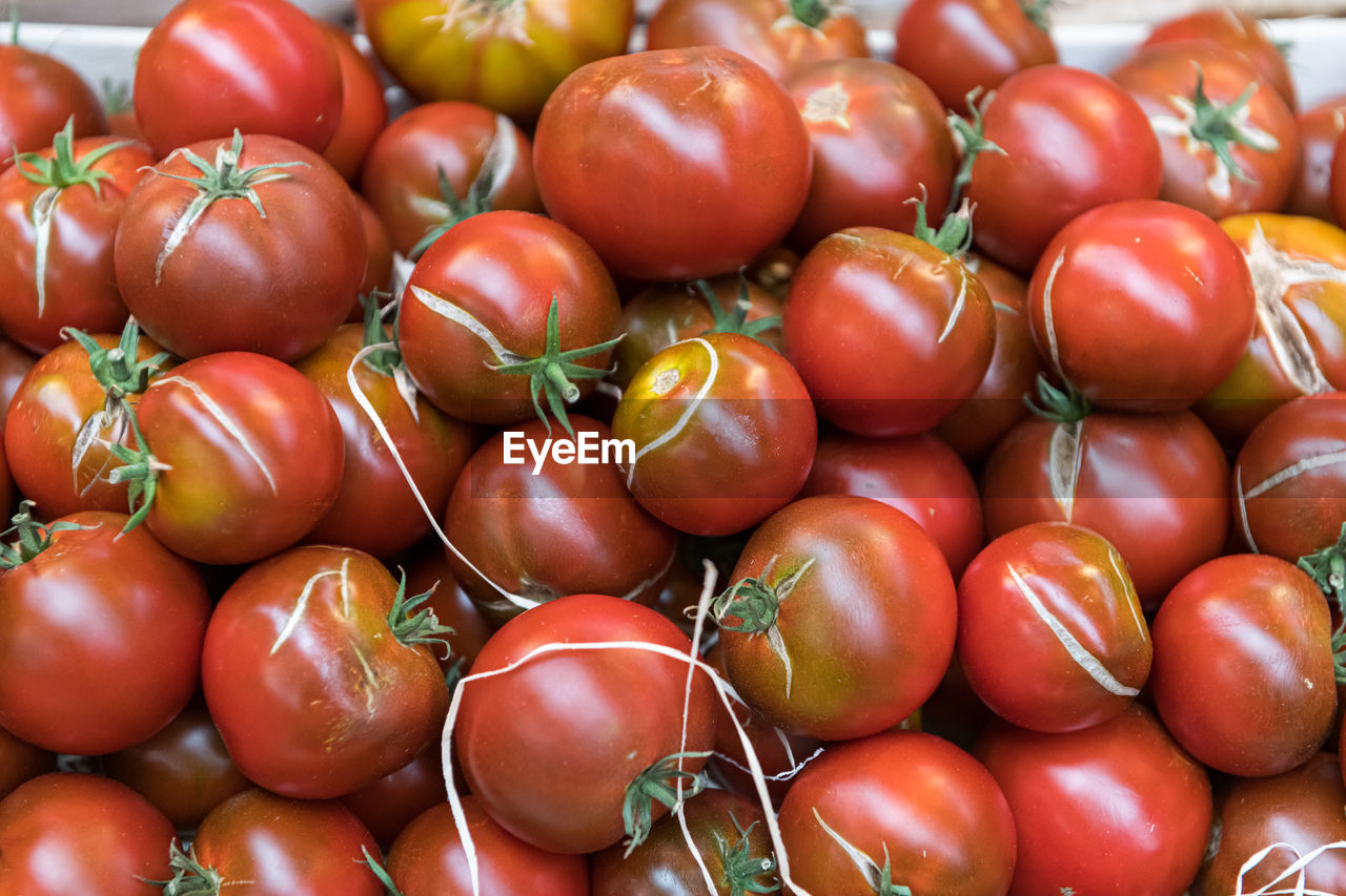 Red tomatoes in the market