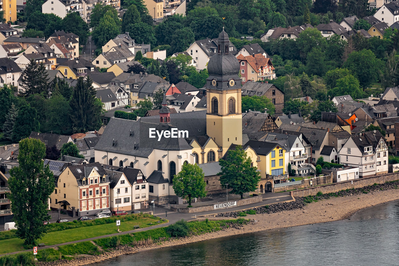 The parish church of st. peter is a catholic church in koblenz-neuendorf.