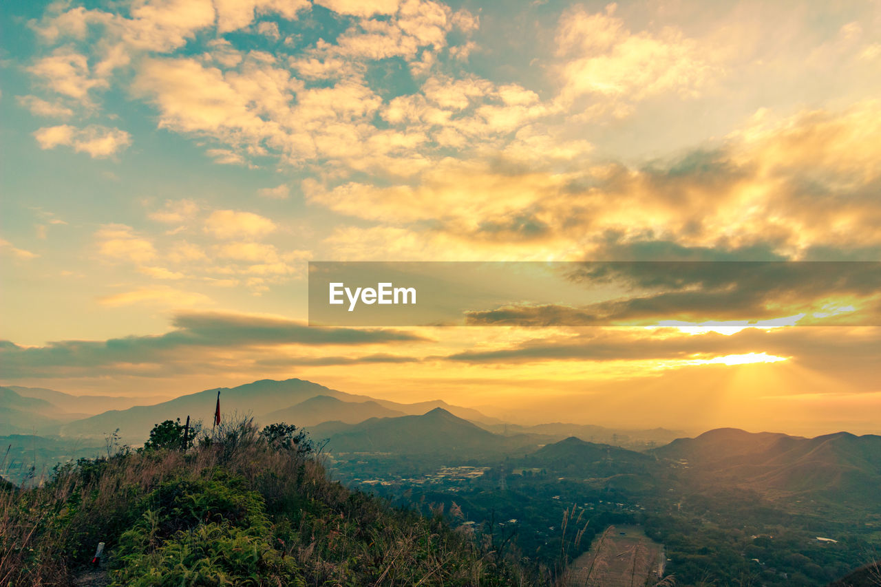 SCENIC VIEW OF LANDSCAPE AGAINST SKY AT SUNSET