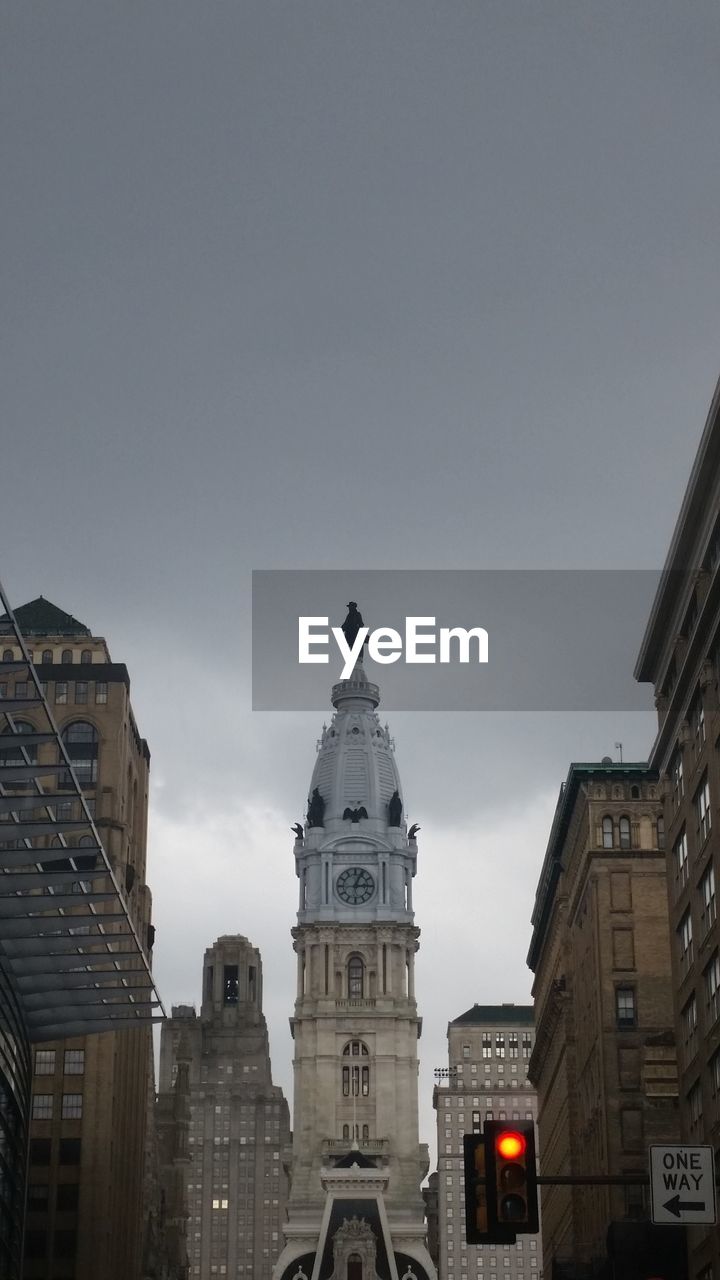 LOW ANGLE VIEW OF BUILDINGS IN CITY