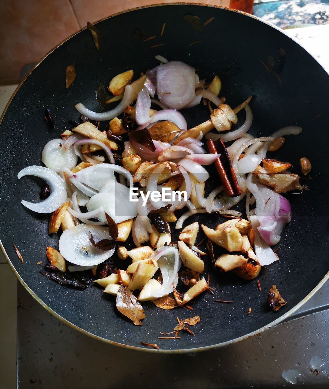 Spices for indian chicken curry.