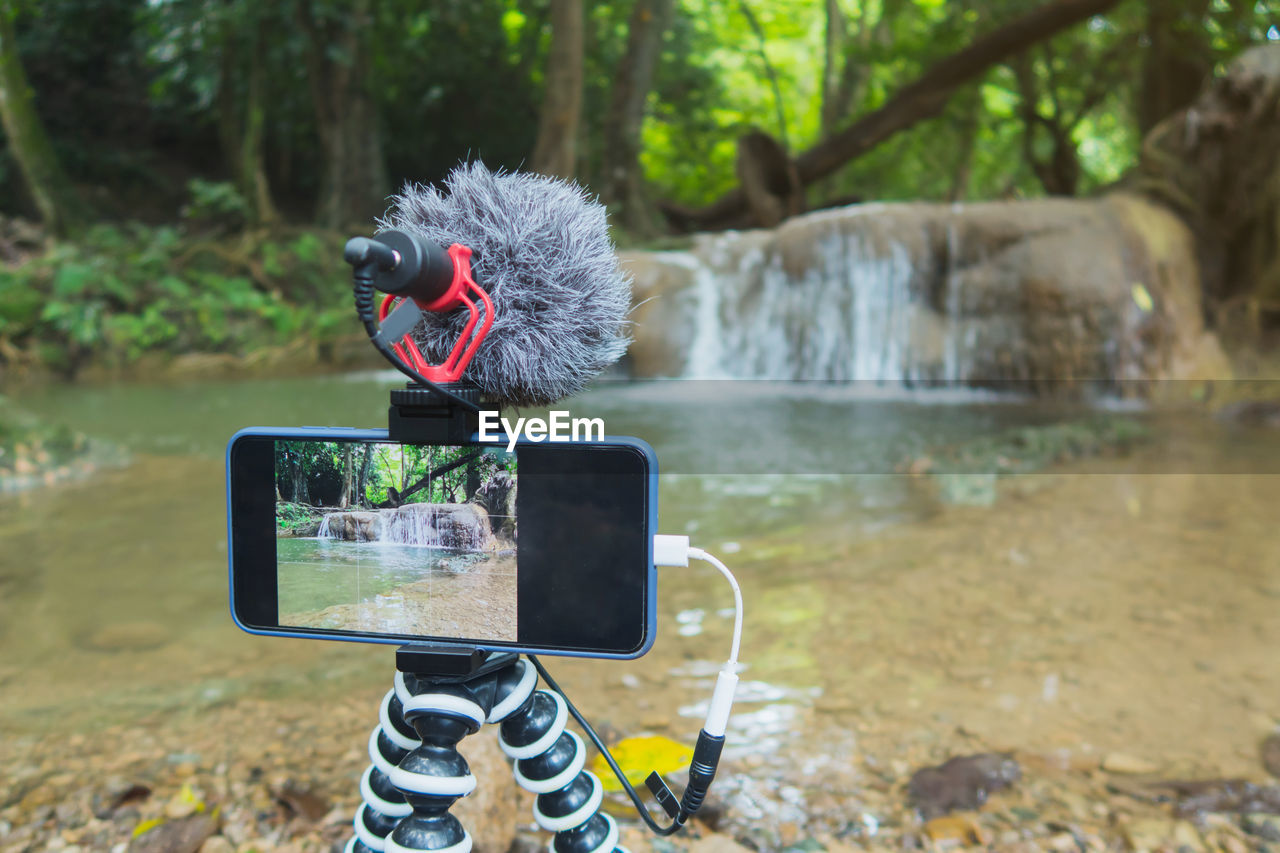 MAN PHOTOGRAPHING BIRD ON CAMERA