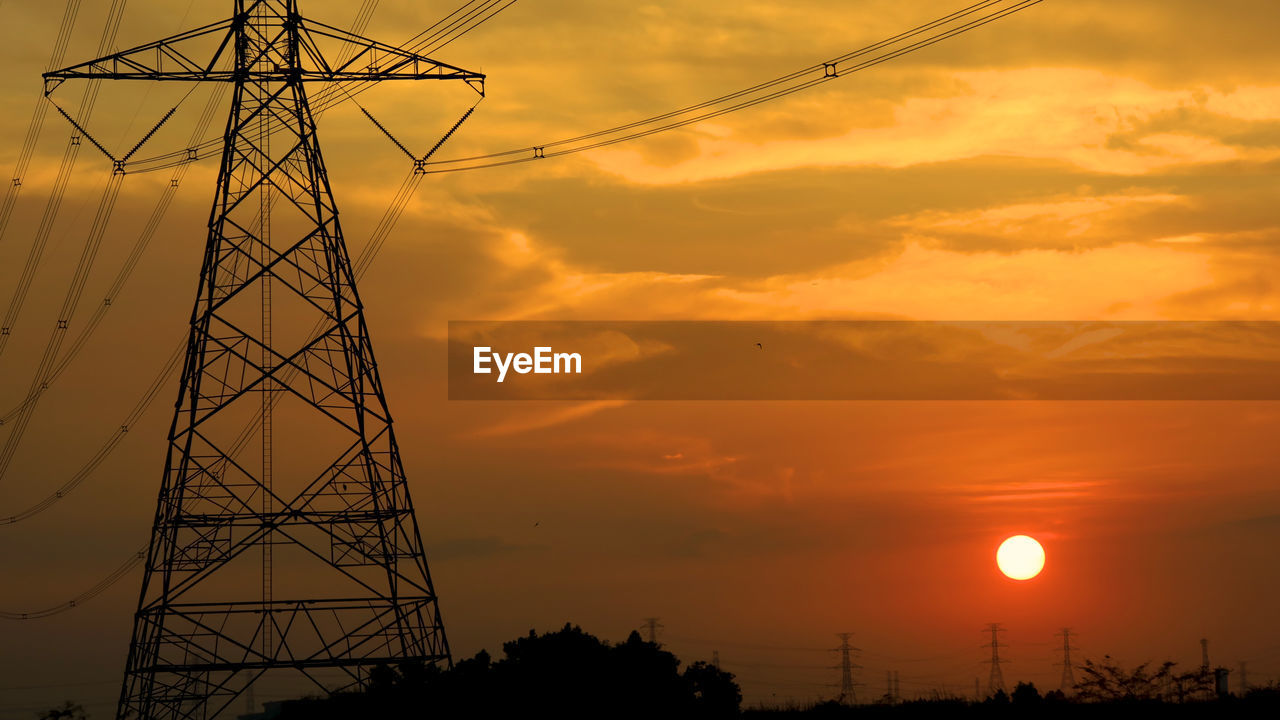 LOW ANGLE VIEW OF SILHOUETTE ELECTRICITY PYLONS AGAINST SKY DURING SUNSET