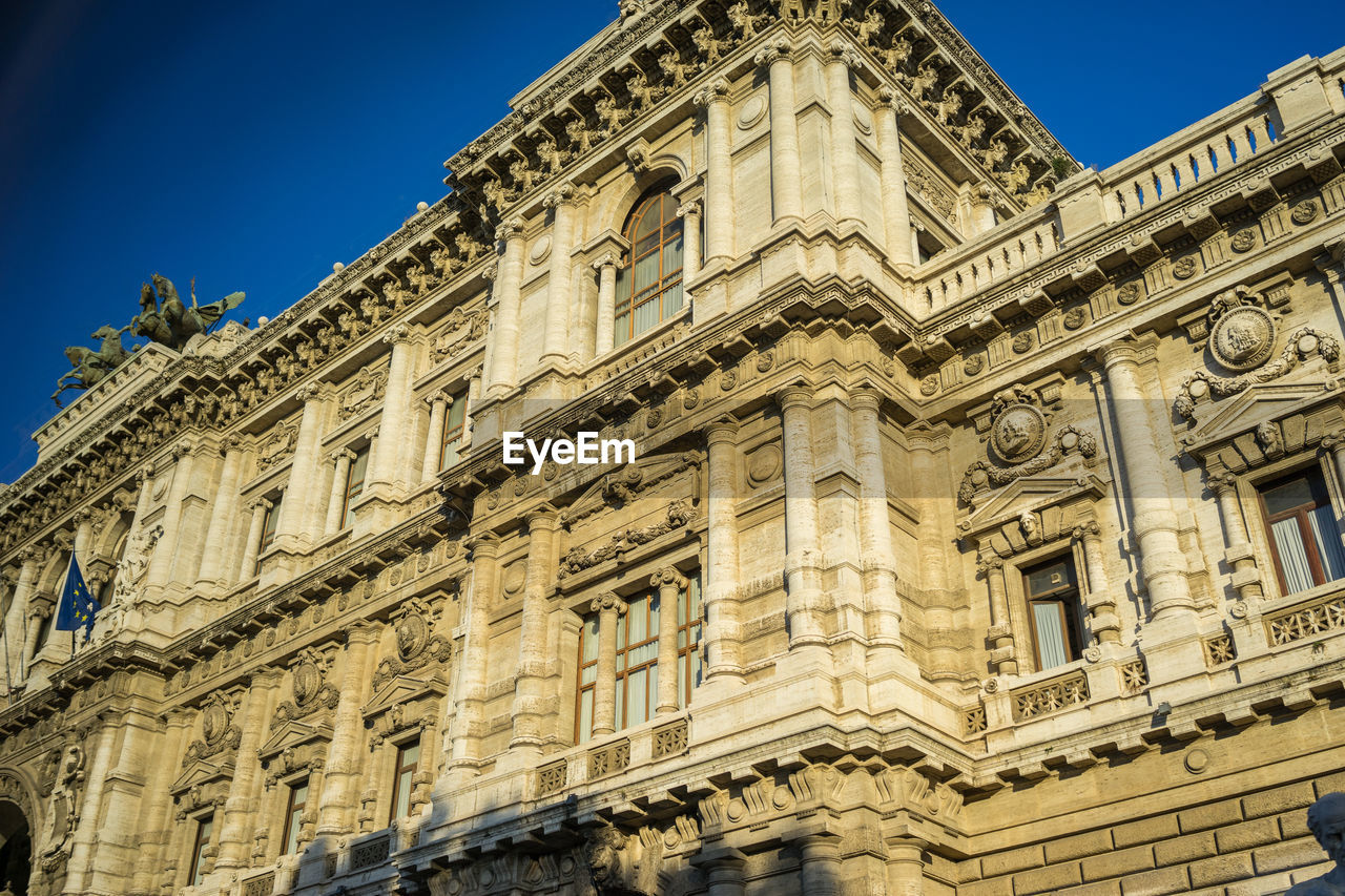 LOW ANGLE VIEW OF HISTORICAL BUILDING