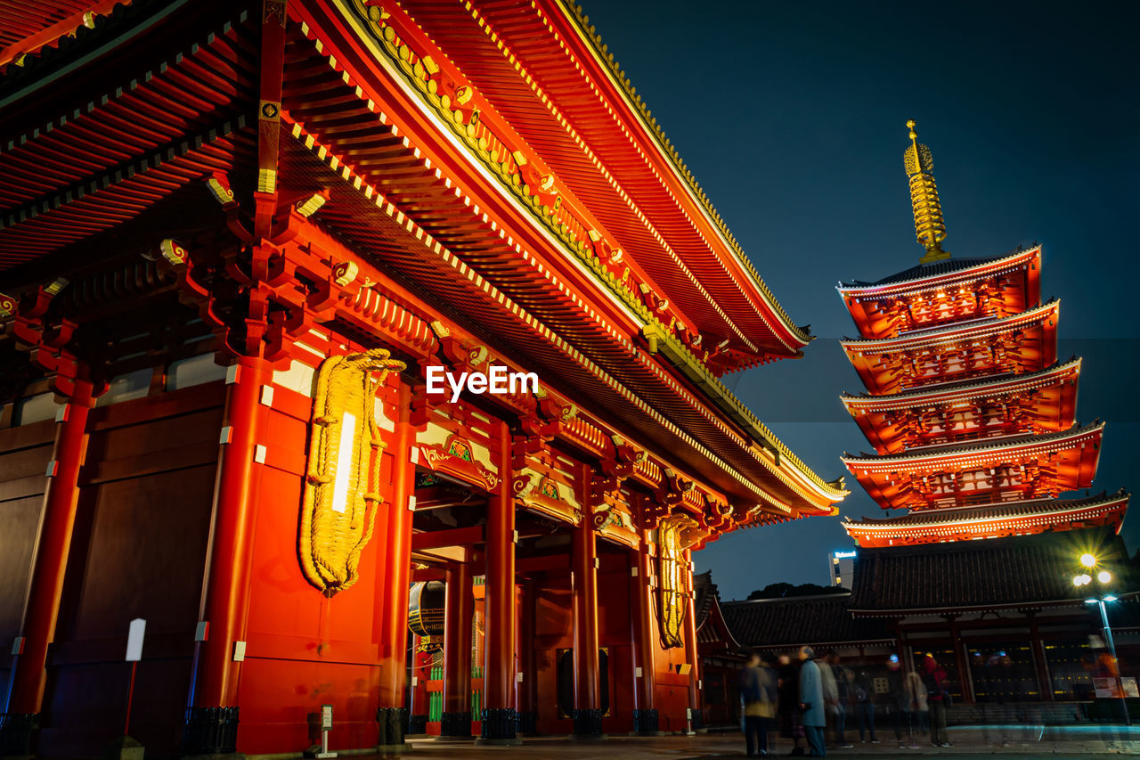 Illuminated senso-ji buddhist temple in asakusa at night