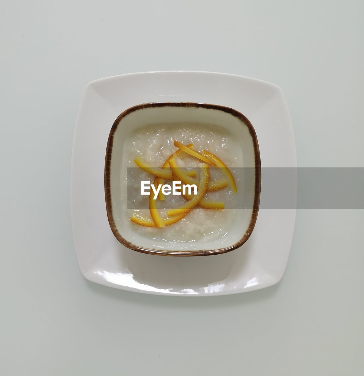 HIGH ANGLE VIEW OF DESSERT IN BOWL