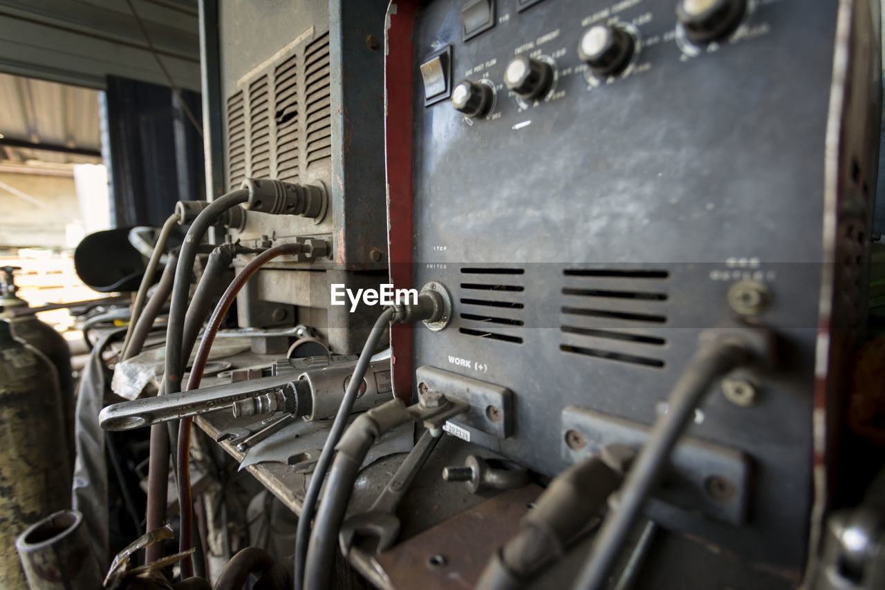 CLOSE-UP OF MACHINE PART IN FACTORY