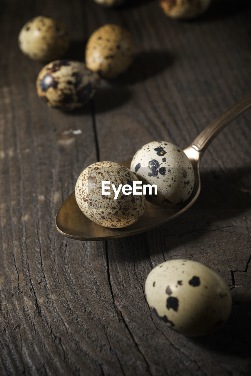 Quail eggs on a wooden table.