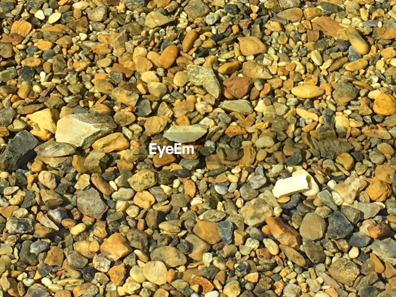 FULL FRAME SHOT OF STONES ON STONES