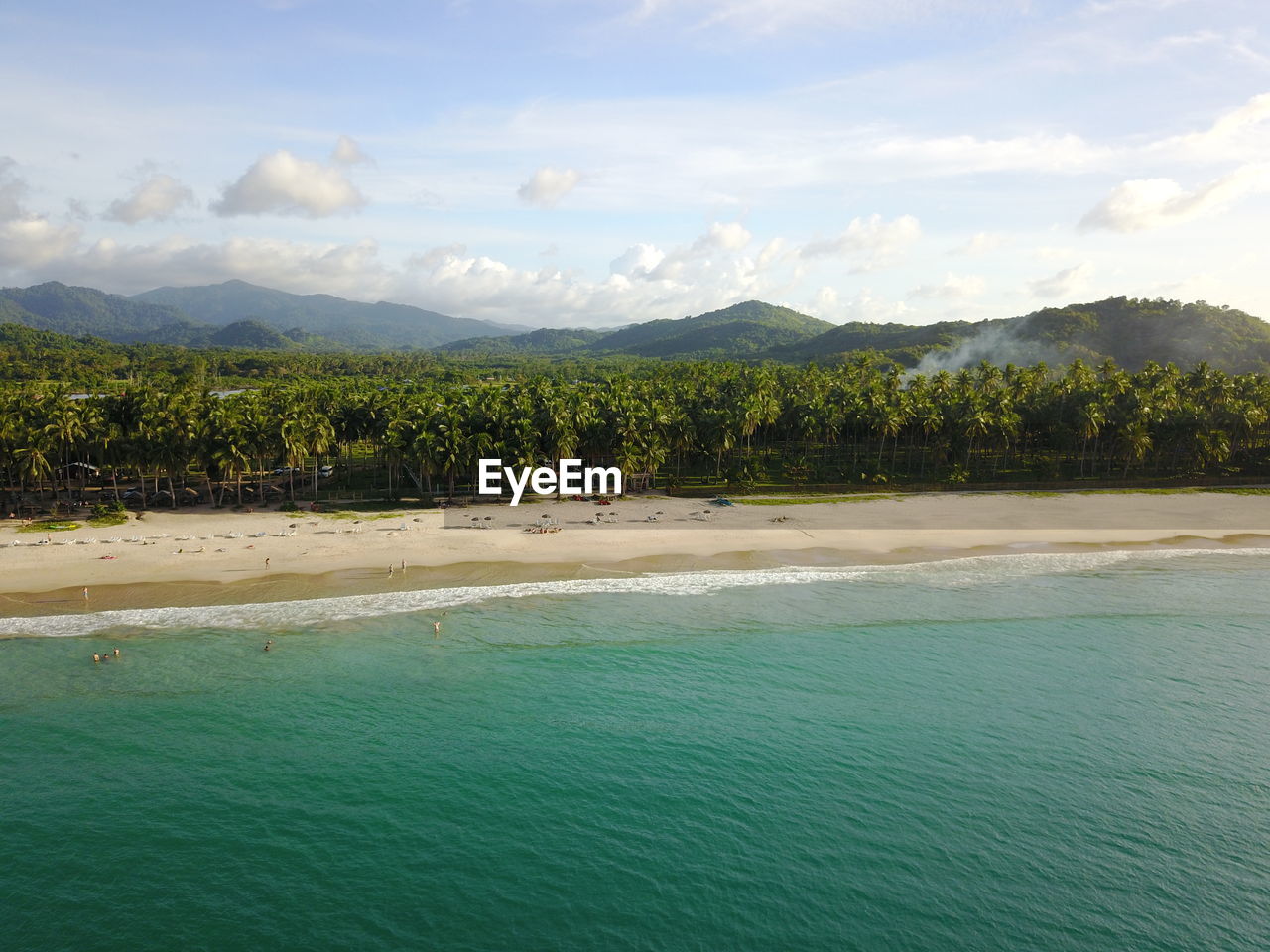 SCENIC VIEW OF SEA BY MOUNTAINS AGAINST SKY