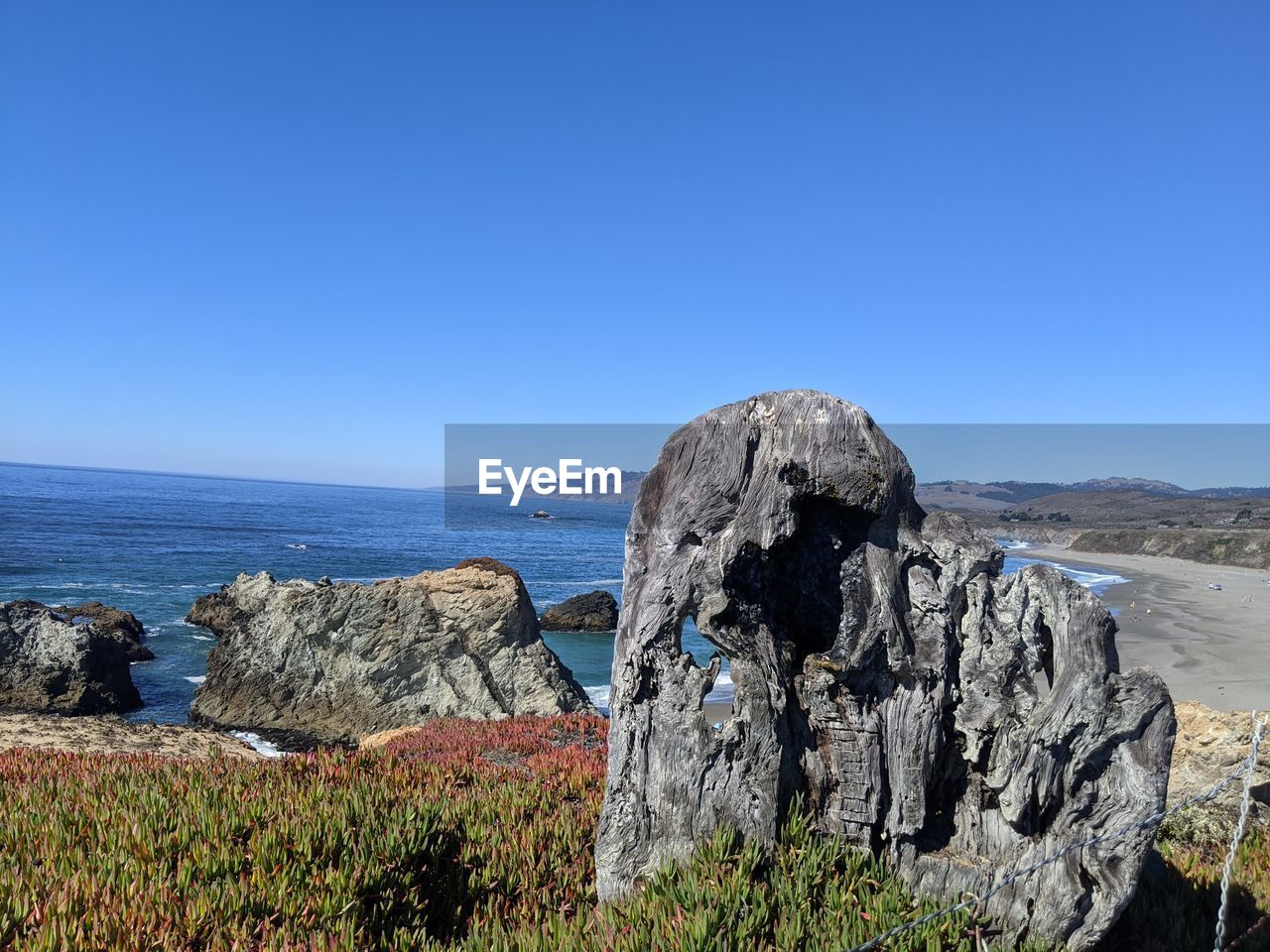 SCENIC VIEW OF ROCK FORMATION AGAINST CLEAR BLUE SKY