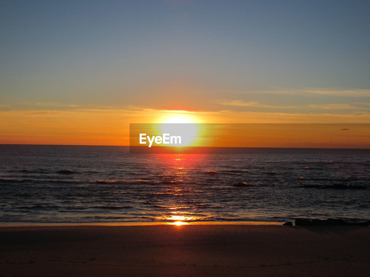 SCENIC VIEW OF SEA AGAINST ORANGE SKY