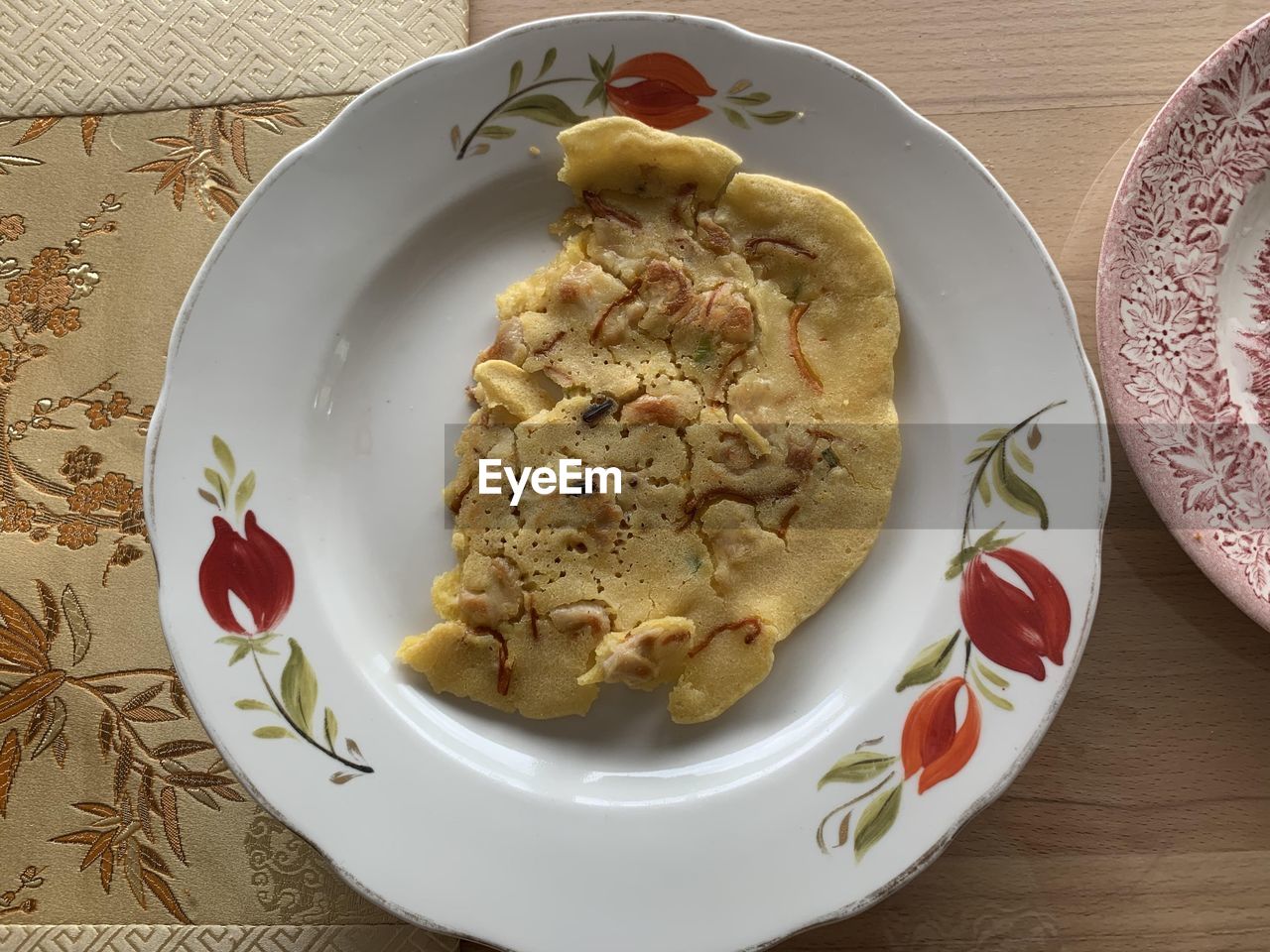 HIGH ANGLE VIEW OF BREAKFAST IN PLATE