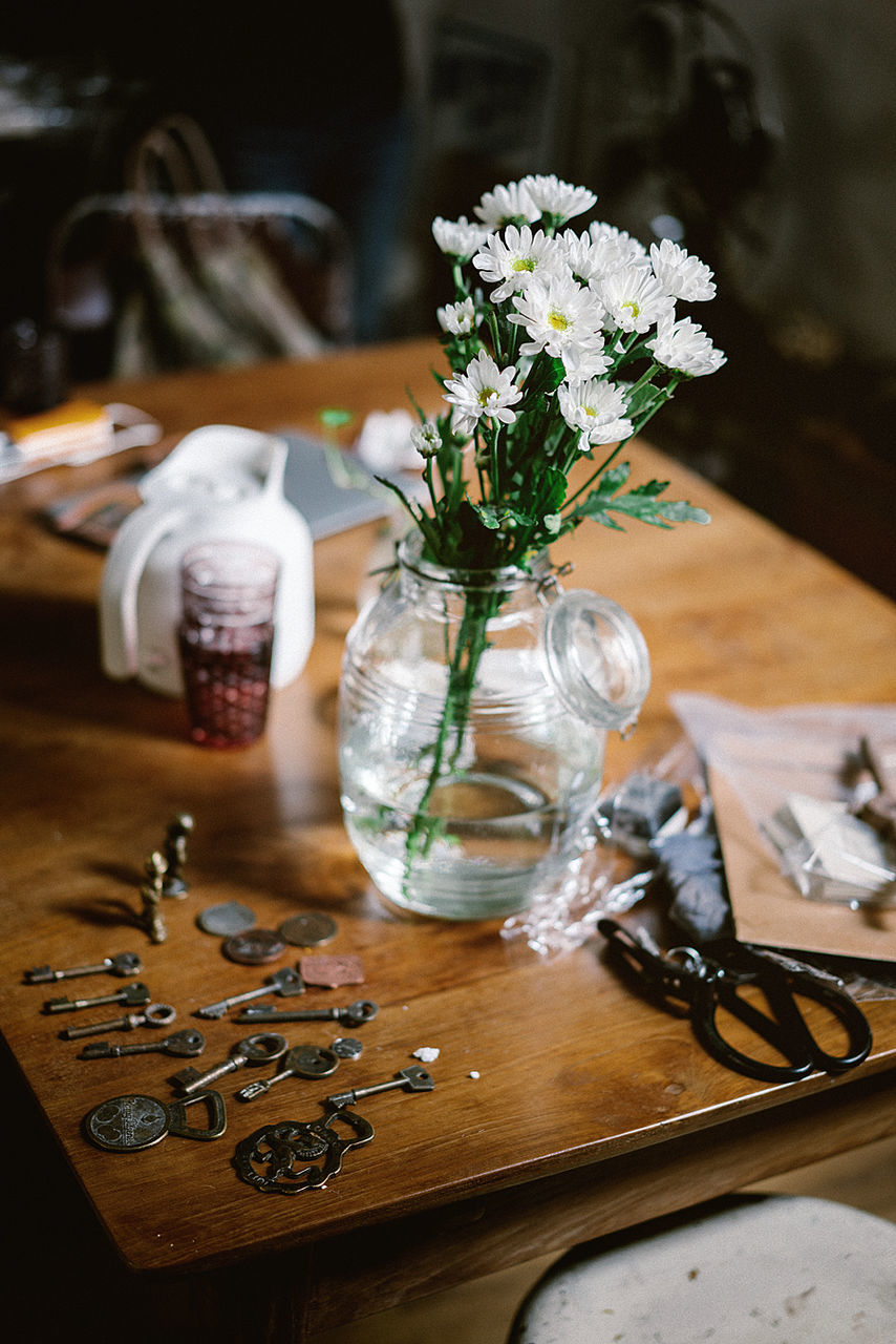 Keys by vase on table