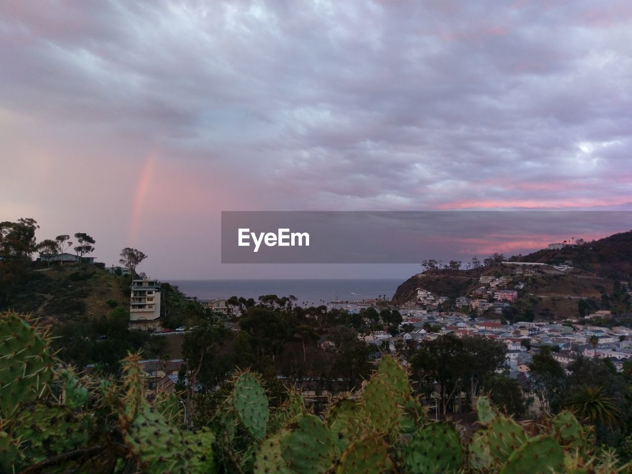 SCENIC VIEW OF SEA BY BUILDINGS AGAINST SKY