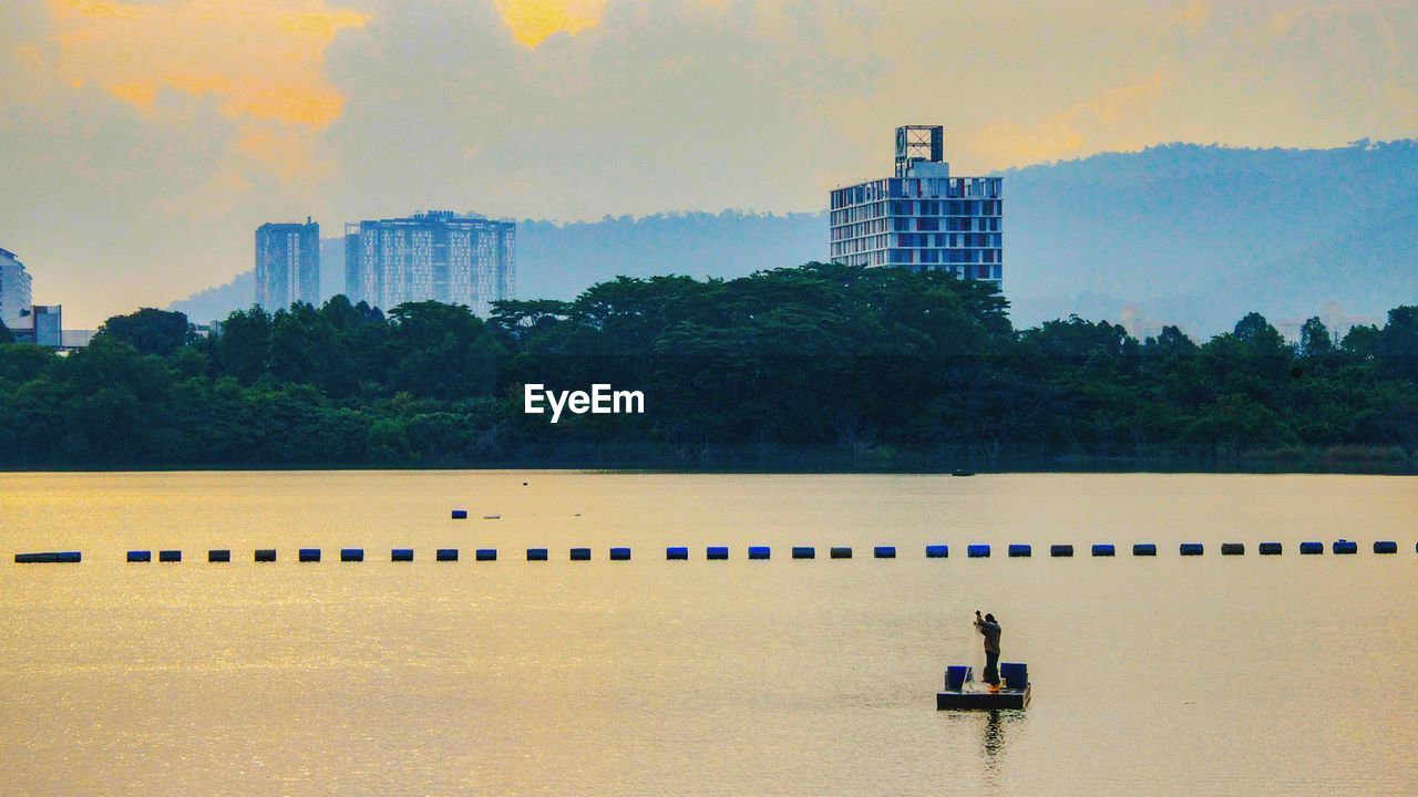 SCENIC VIEW OF SEA AGAINST BUILDINGS