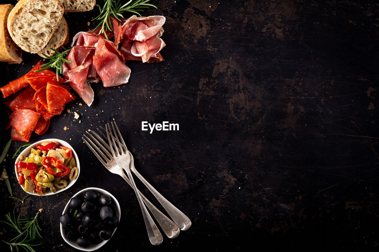 DIRECTLY ABOVE SHOT OF MEAT AND VEGETABLES ON BARBECUE