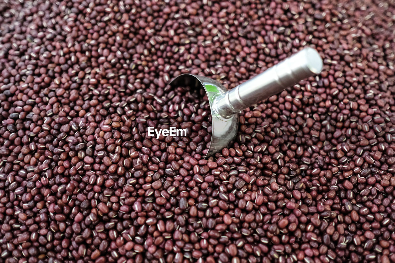 HIGH ANGLE VIEW OF COFFEE BEANS IN CONTAINER