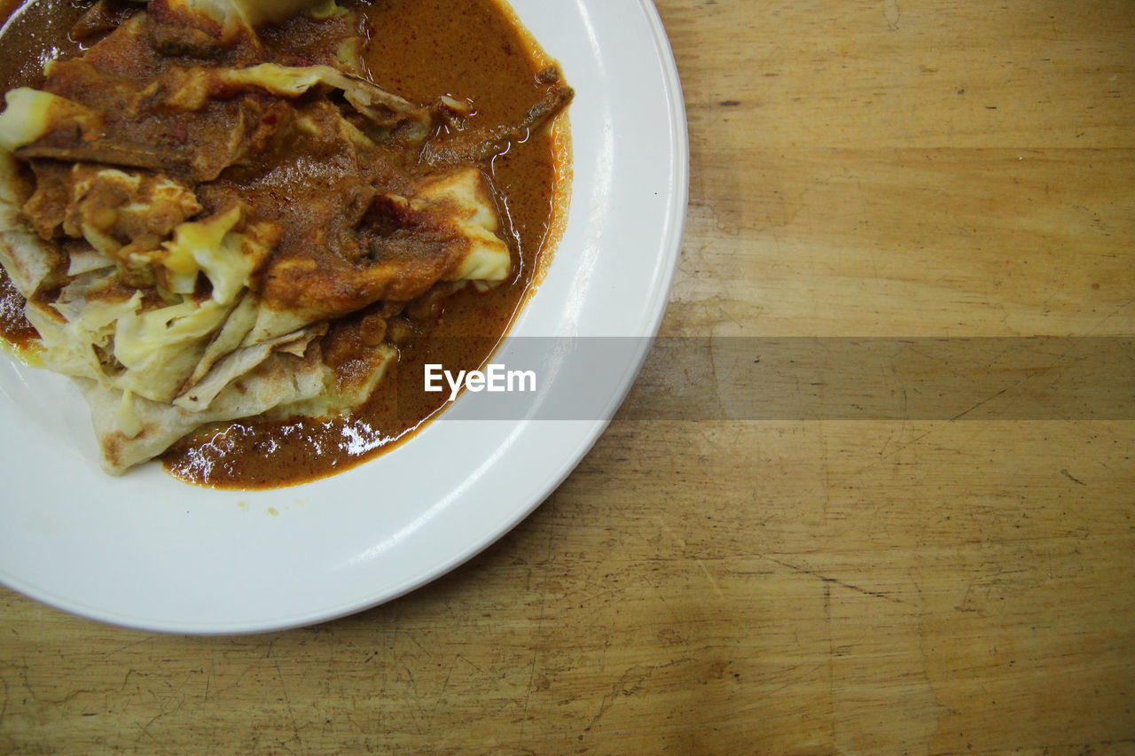 HIGH ANGLE VIEW OF MEAL SERVED ON TABLE