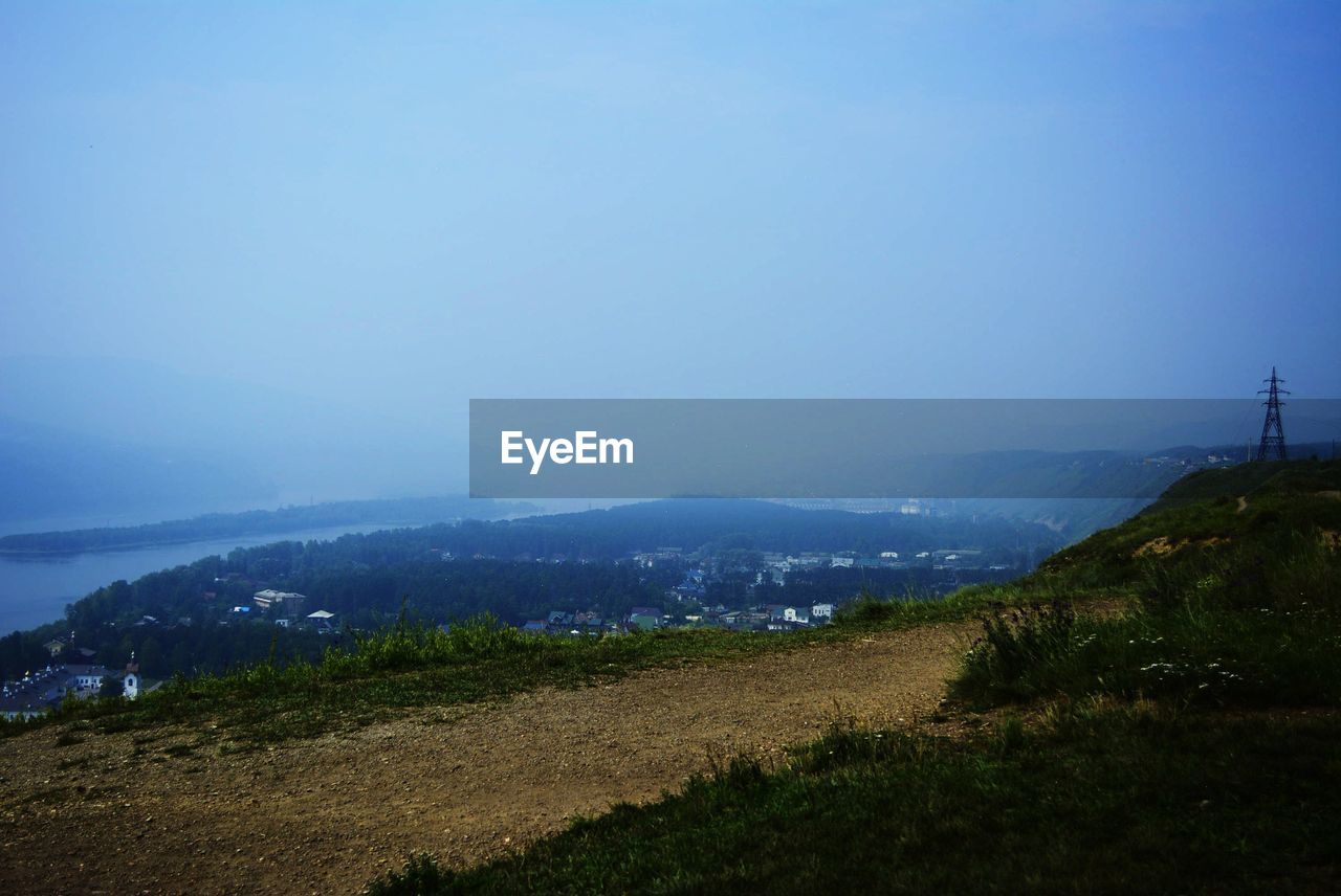 SCENIC VIEW OF RURAL LANDSCAPE AGAINST SKY